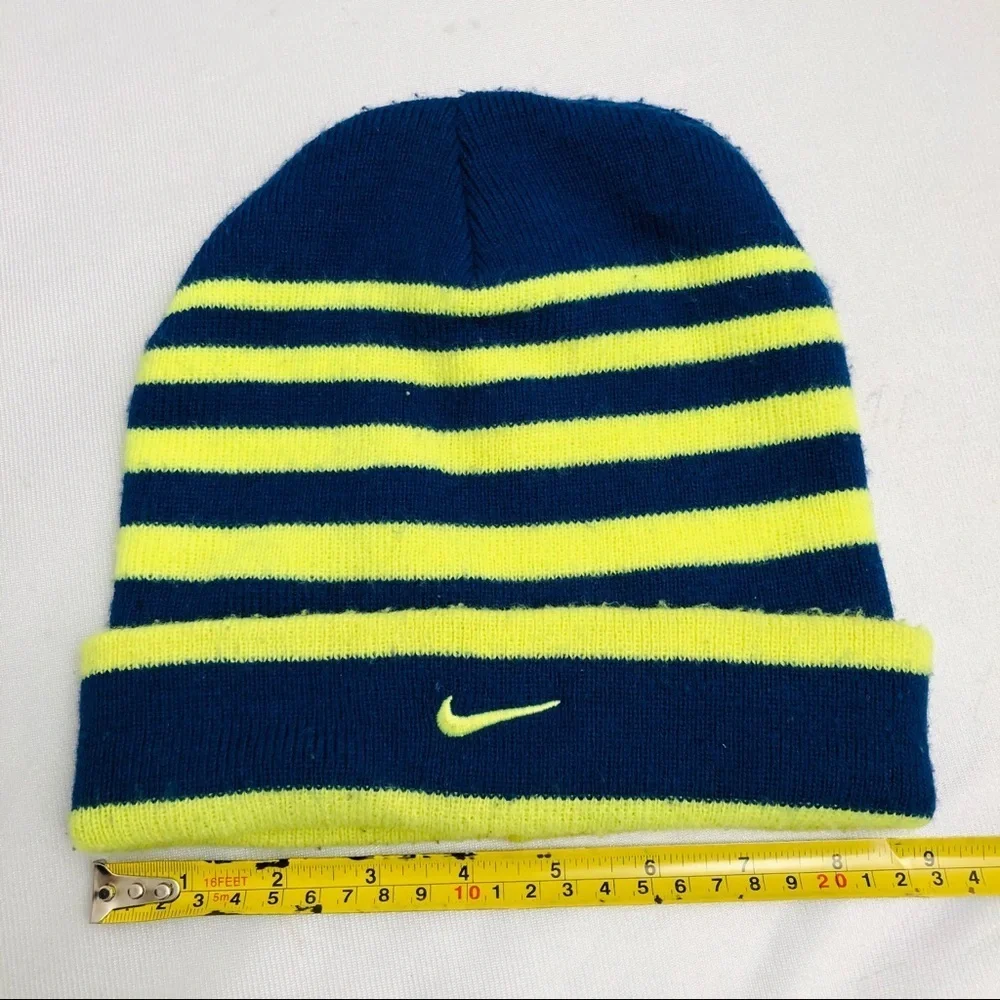 Nike dark blue and neon yellow unisex knit beanie hat 8-20